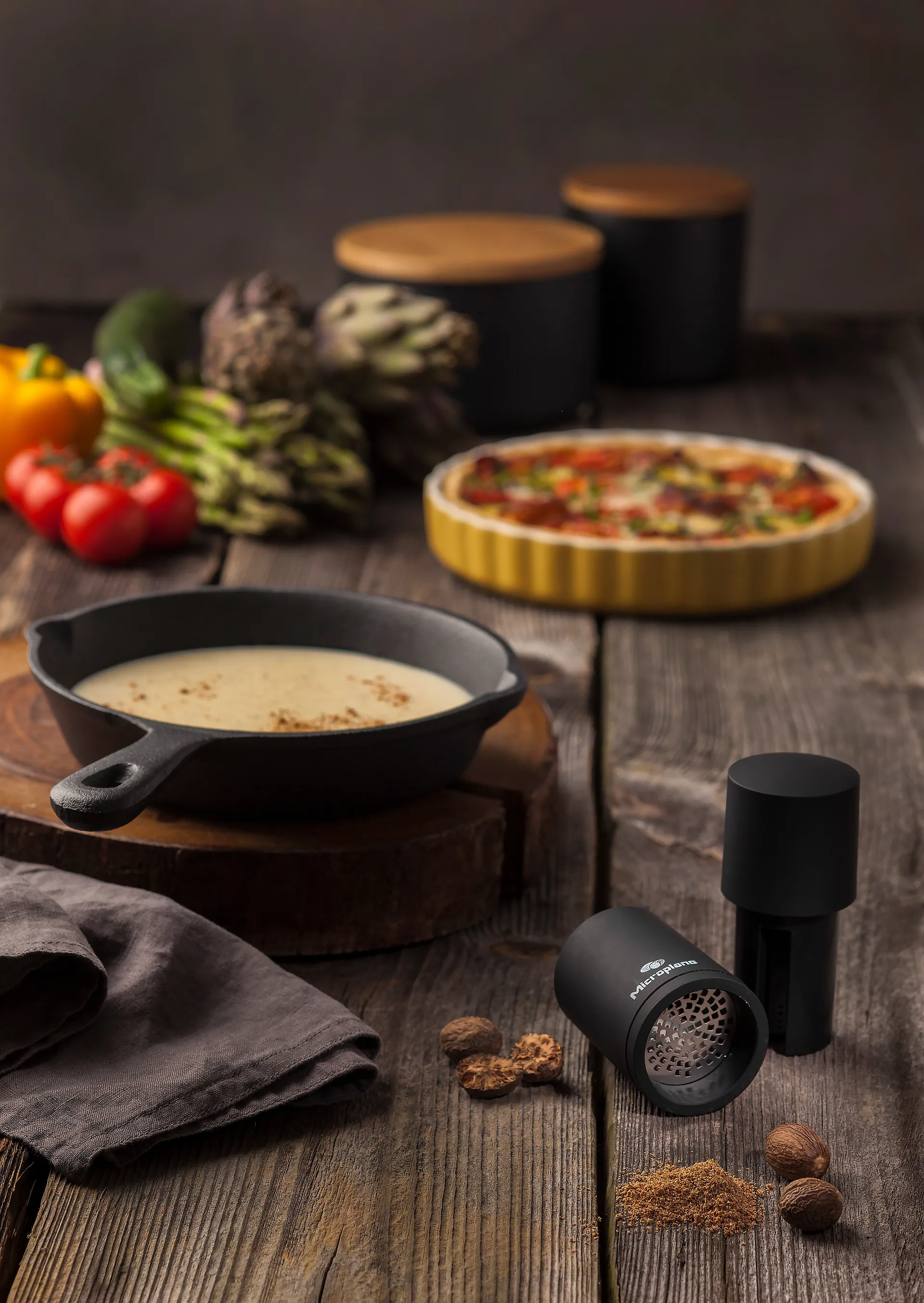 Erikoisuus 2-in-1 maustemylly 12 cm, Musta Microplane