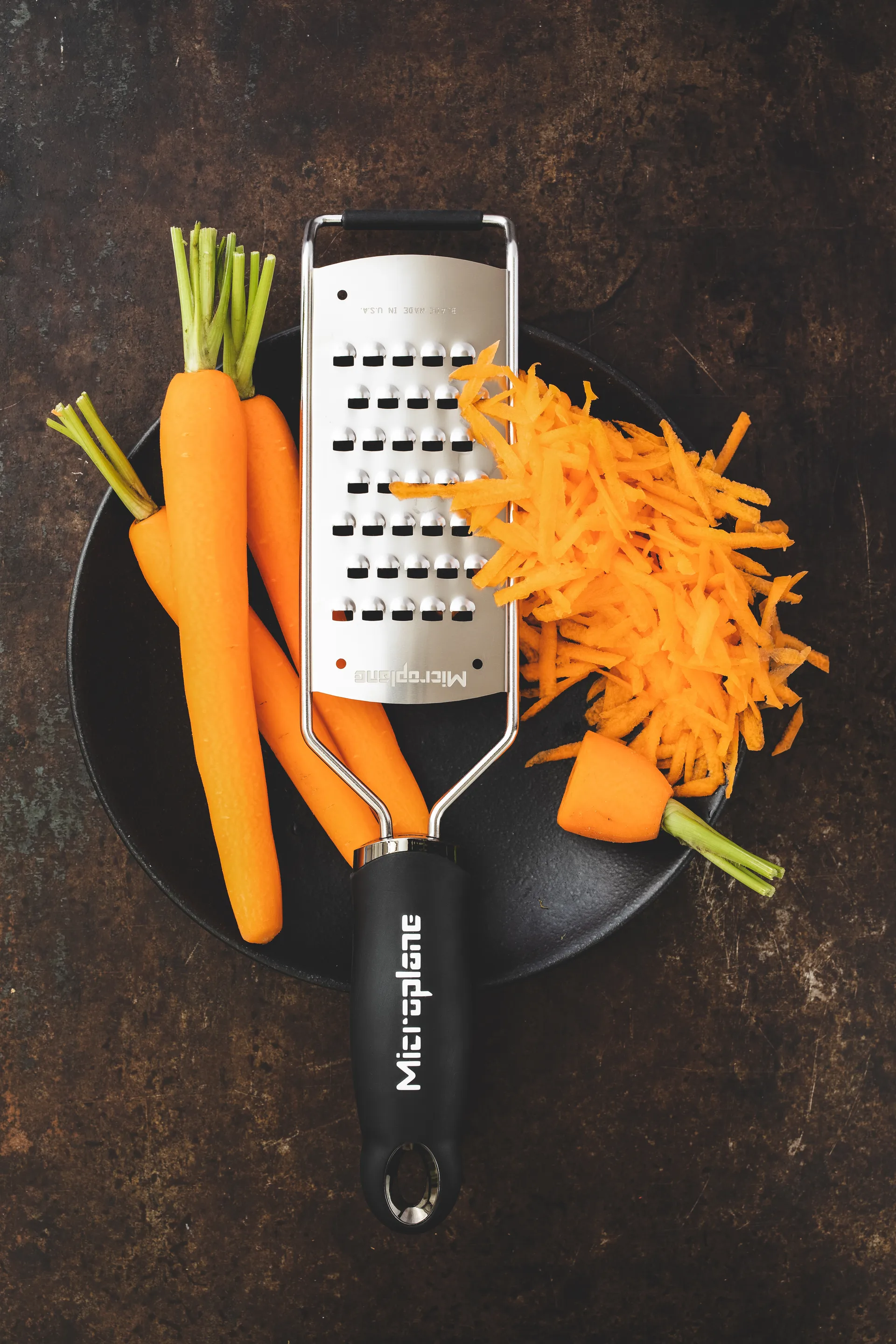 Gourmet extra karkeateräinen raastinrauta 31 cm, Musta Microplane