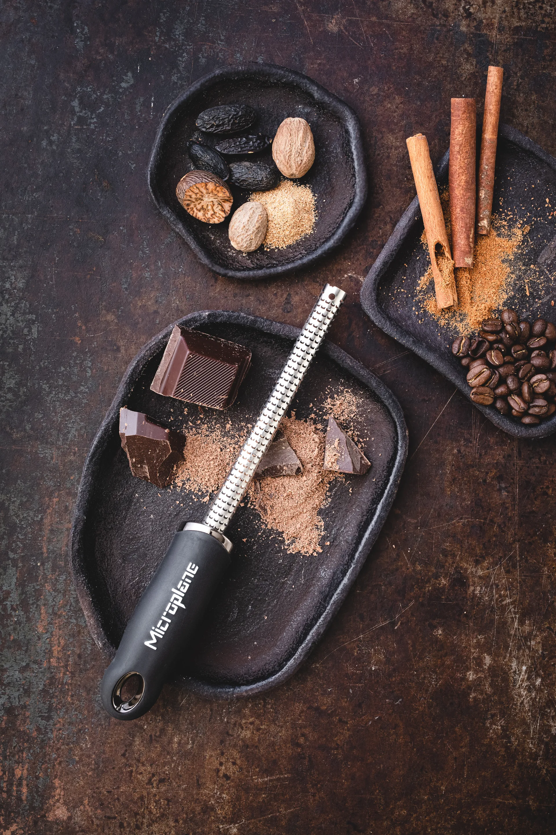 Premium klassinen mausteraastin 23 cm, Musta Microplane