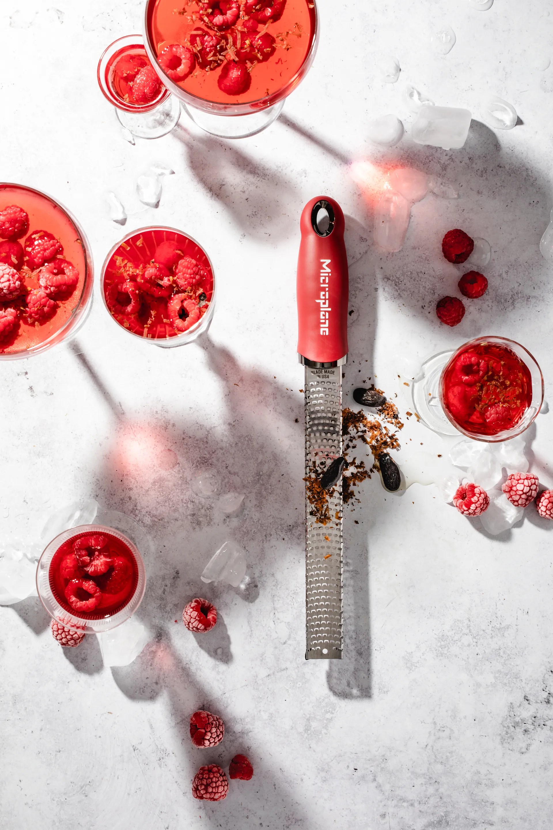 Premium klassinen raastin 32 cm, Granaattiomenan punainen Microplane