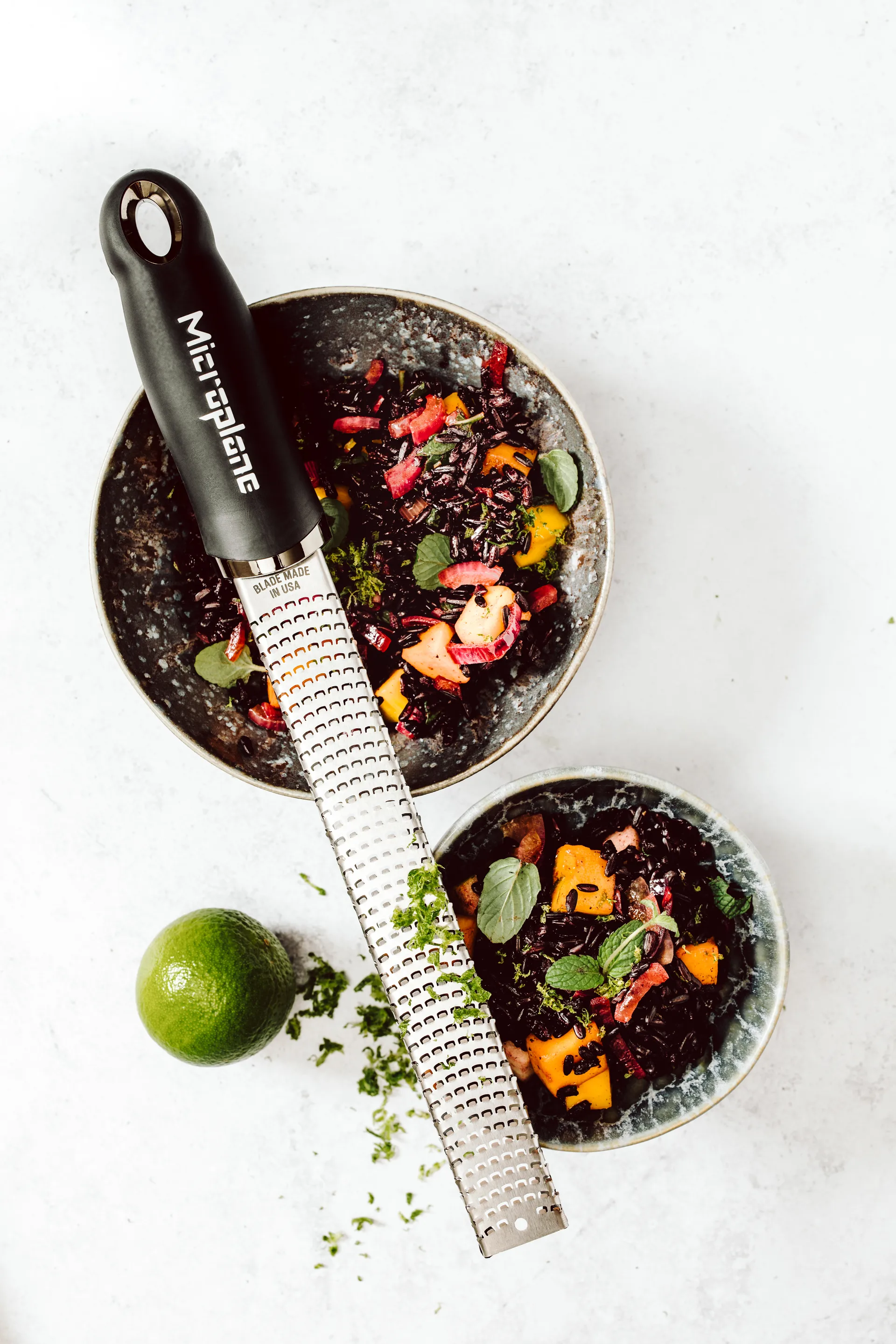 Premium klassinen raastin 32 cm, Musta Microplane