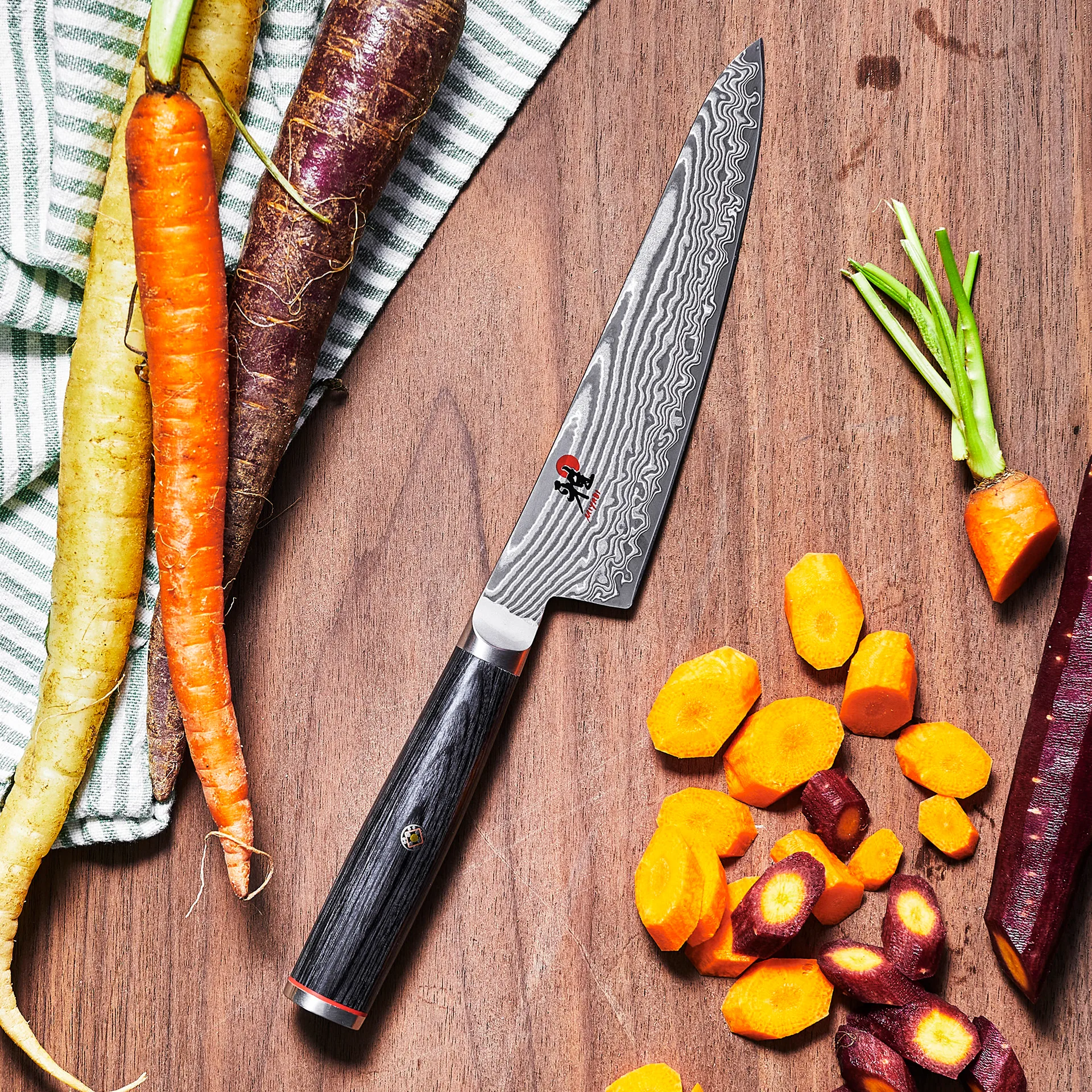 Raw 5000FCD shotoh kuorimisveitsi 14 cm, Damaskus-musta Miyabi