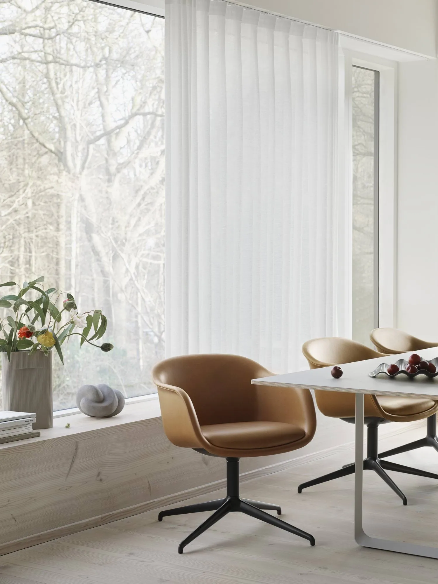 Ridge maljakko huurrettu lasi 35 cm, Vaaleanoranssi Muuto