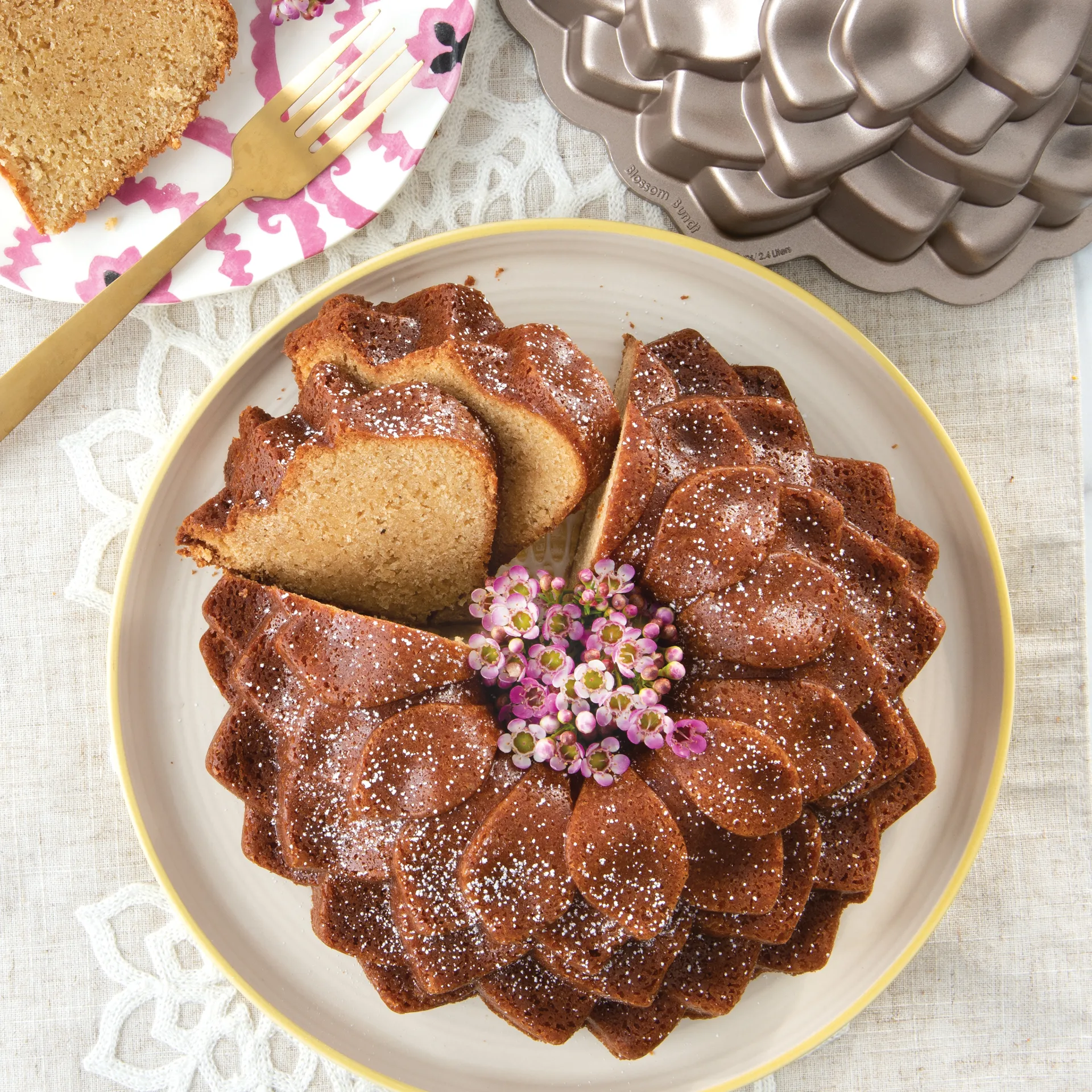 Nordic Ware Blossom bundt -leivontavuoka, 2,4 l Nordic Ware