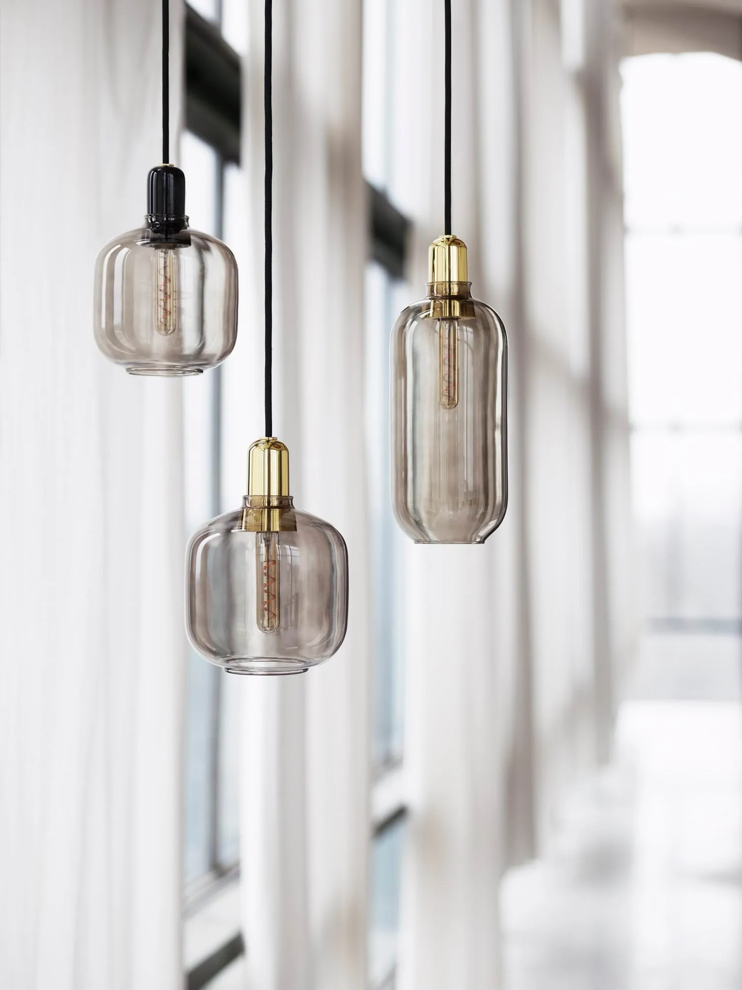 Amp valaisin pieni, harmaa-musta Normann Copenhagen