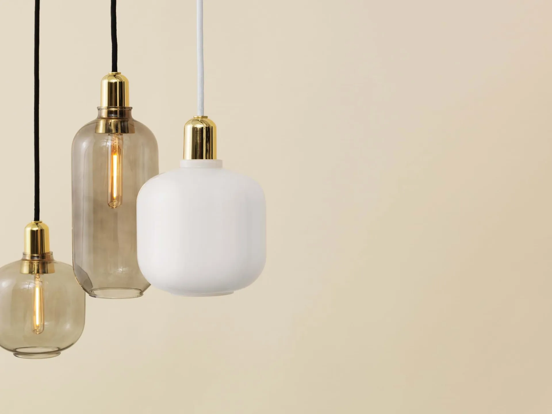 Amp valaisin pieni, Smoke-messinki Normann Copenhagen