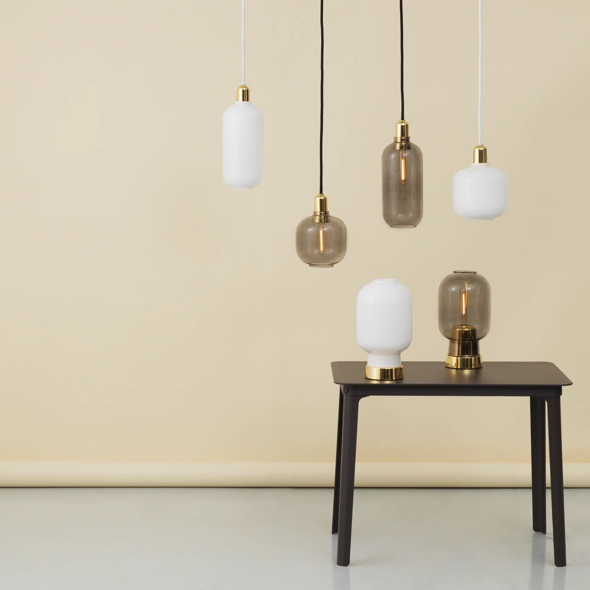 Amp valaisin pieni, Valkoinen-messinki Normann Copenhagen