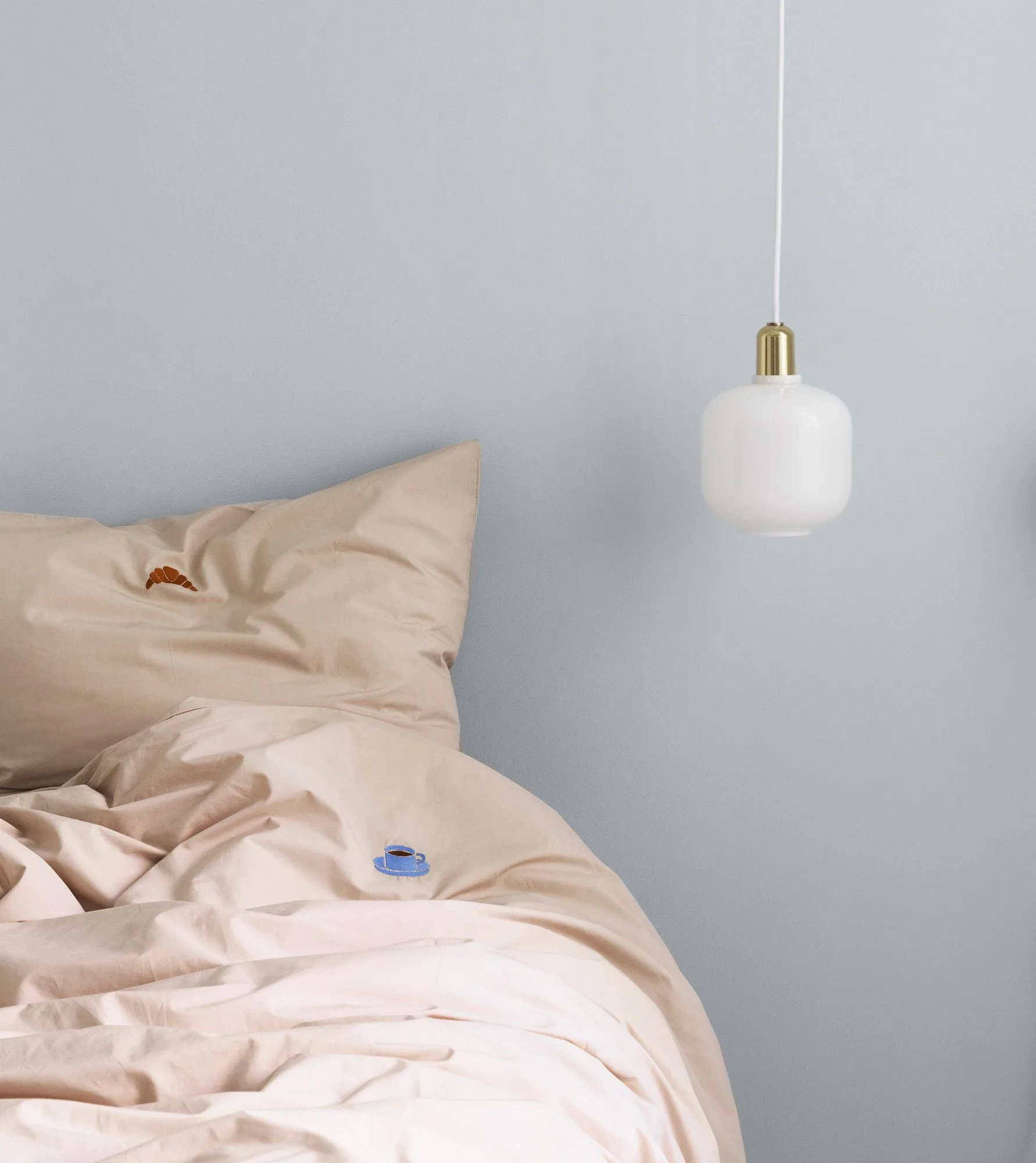 Amp valaisin pieni, Valkoinen-messinki Normann Copenhagen