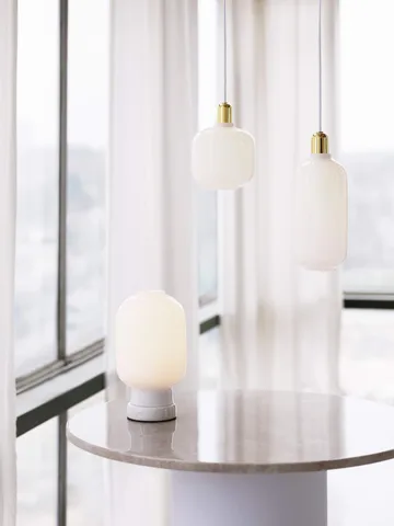 Amp valaisin pieni - Valkoinen-messinki - Normann Copenhagen