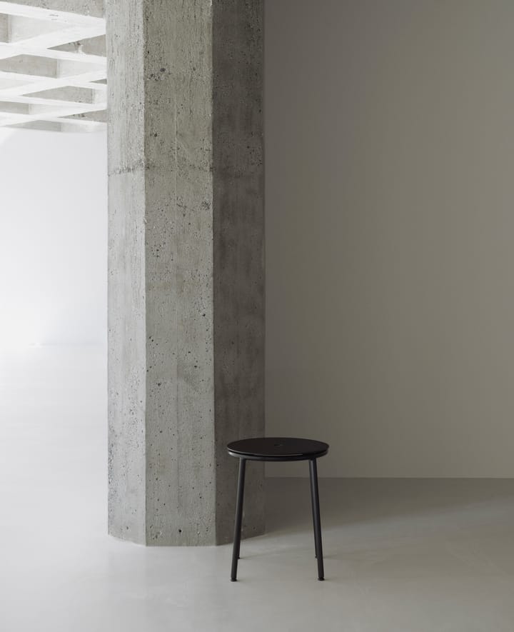Circa jakkara 45 cm, Musta alumiini Normann Copenhagen