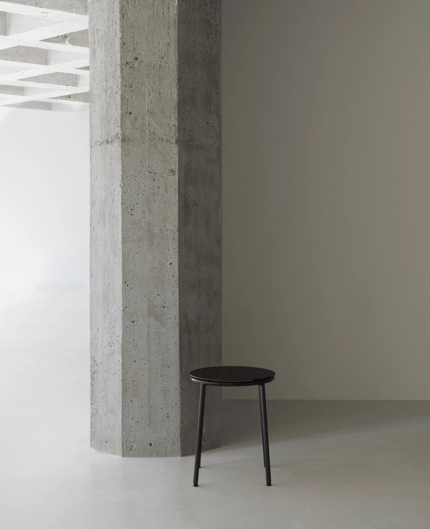 Circa jakkara 45 cm, Musta tammi Normann Copenhagen