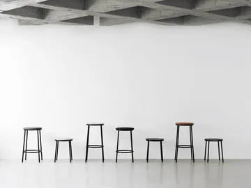 Circa jakkara 45 cm - Musta tammi - Normann Copenhagen