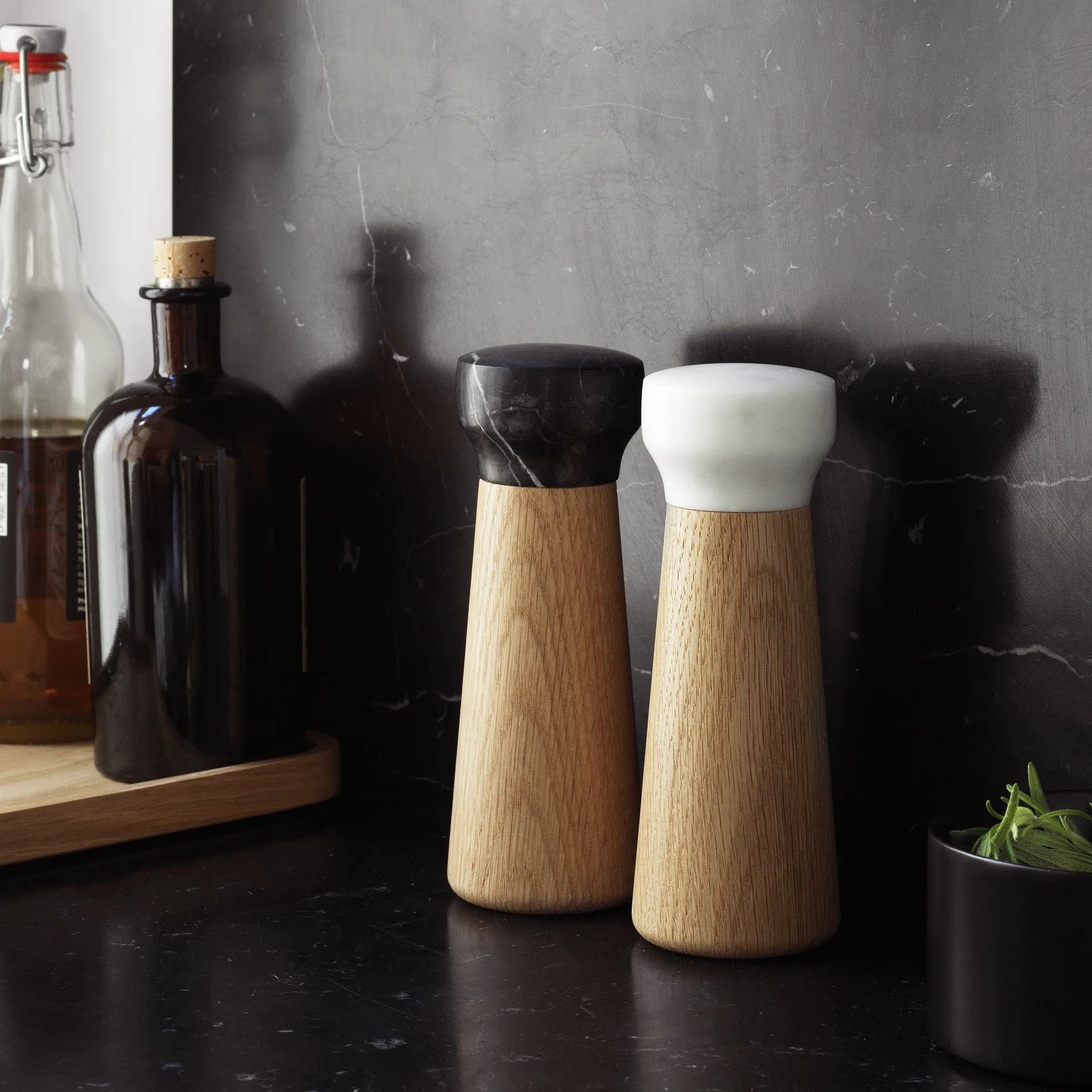 Craft pippurimylly tammi-musta marmori, pieni Normann Copenhagen