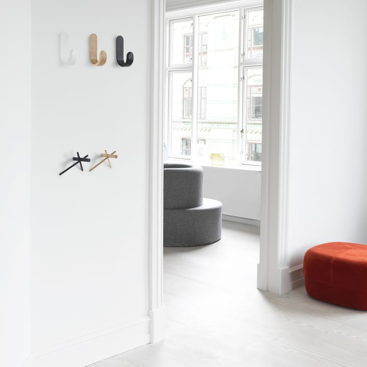 Curve koukku, musta Normann Copenhagen