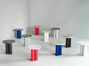 Dit sivupöytä Ø40 cm - White Carrara-bright blue - Normann Copenhagen