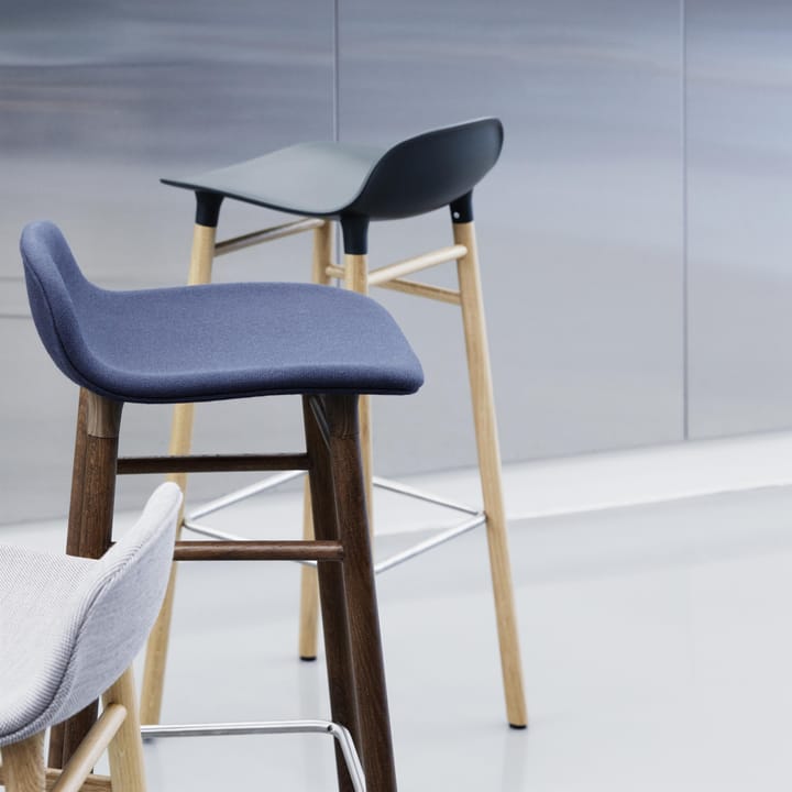 Form Chair baarijakkara Jalat tammea, musta Normann Copenhagen