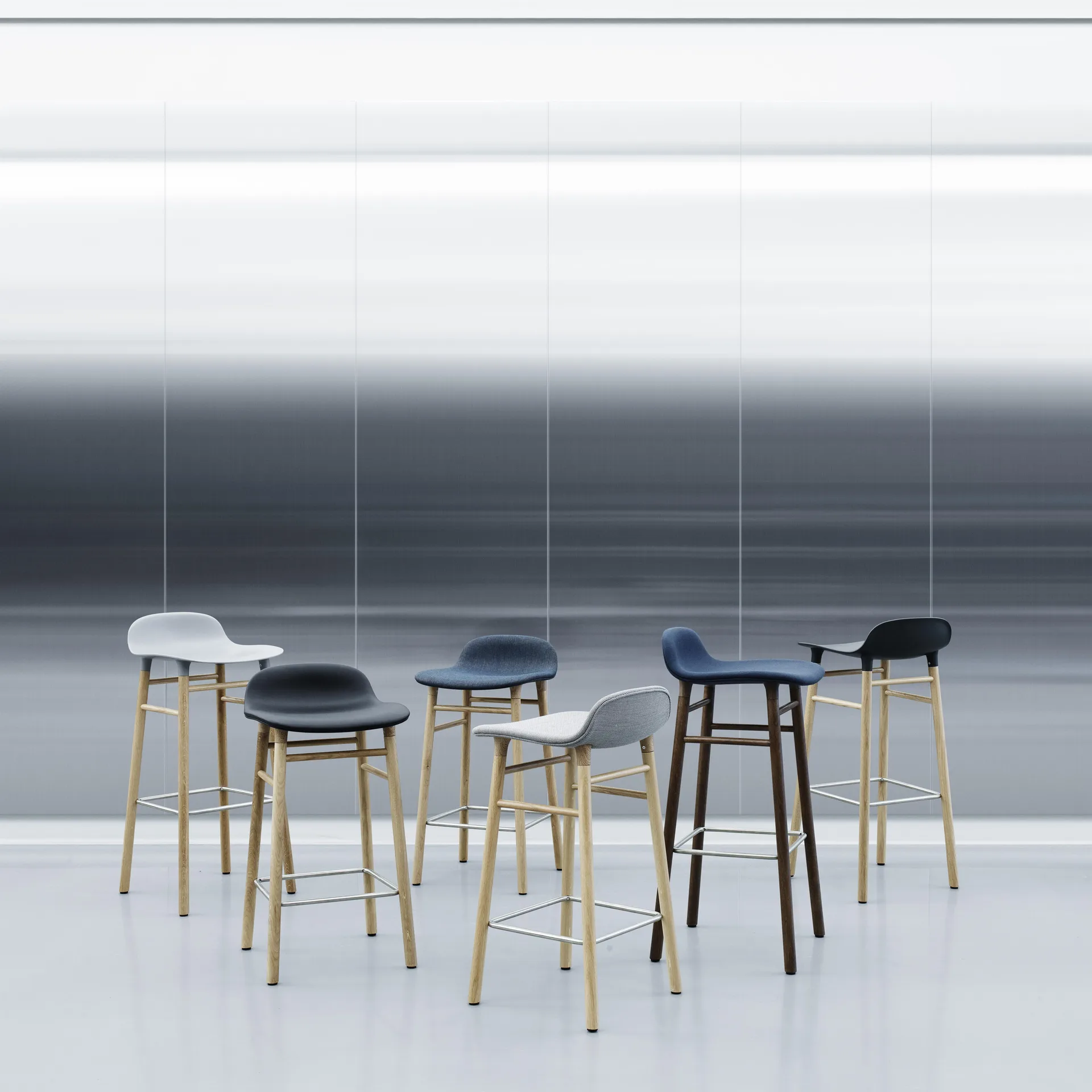 Form Chair baarijakkara Jalat tammea, musta Normann Copenhagen