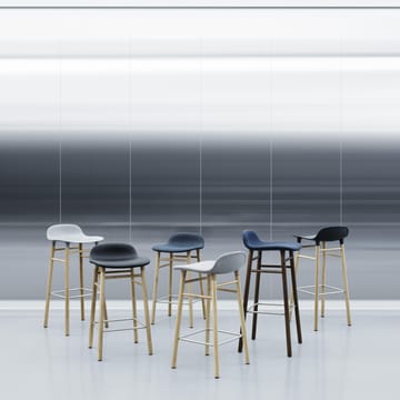 Form Chair baarijakkara Jalat tammea - musta - Normann Copenhagen