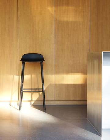 Form Chair baarijakkara metallijalat - Musta - Normann Copenhagen