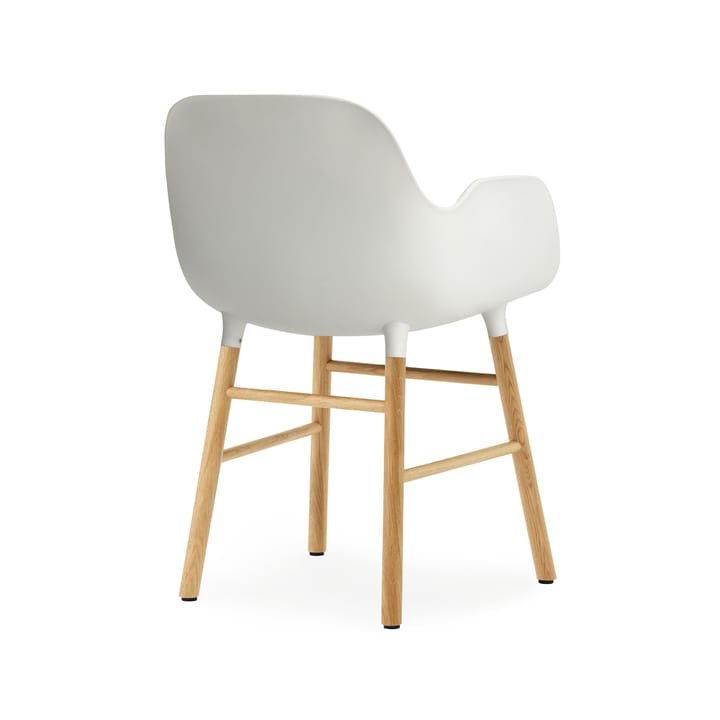 Form käsinojallinen tuoli, White, tammijalat Normann Copenhagen