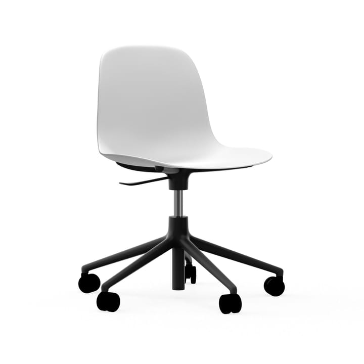 Form pyörivä tuoli, 5W työtuoli, Valkoinen, musta alumiini, pyörät Normann Copenhagen