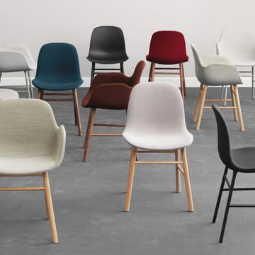 Form tuoli - Red, tammijalat - Normann Copenhagen