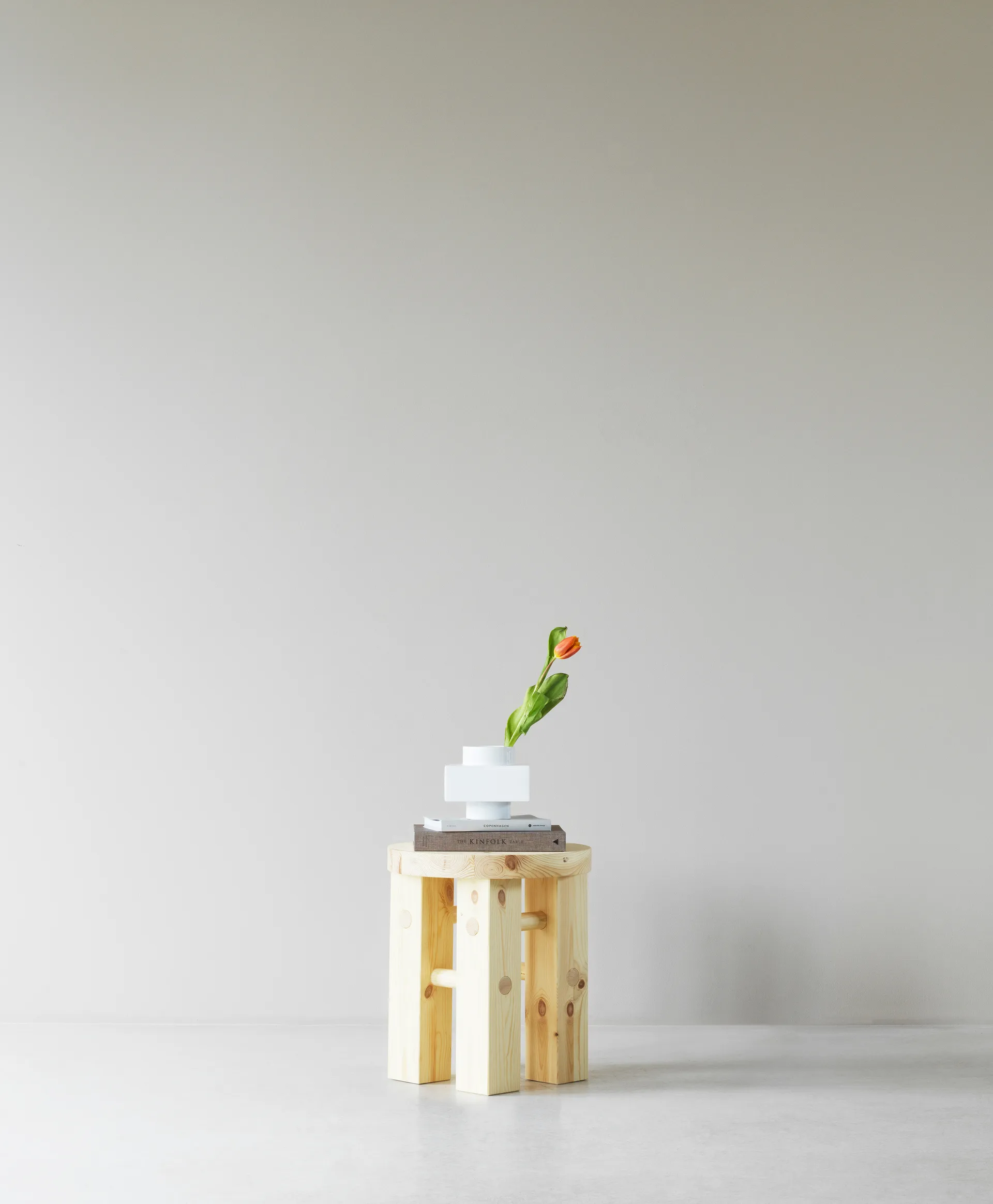 Fyr pyöreä jakkara 45 cm, Pine, Ø40x45 cm Normann Copenhagen