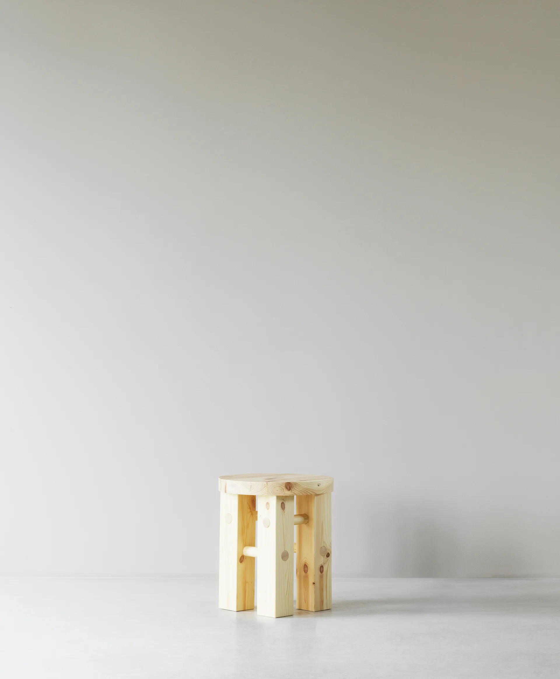Fyr pyöreä jakkara 45 cm, Pine, Ø40x45 cm Normann Copenhagen