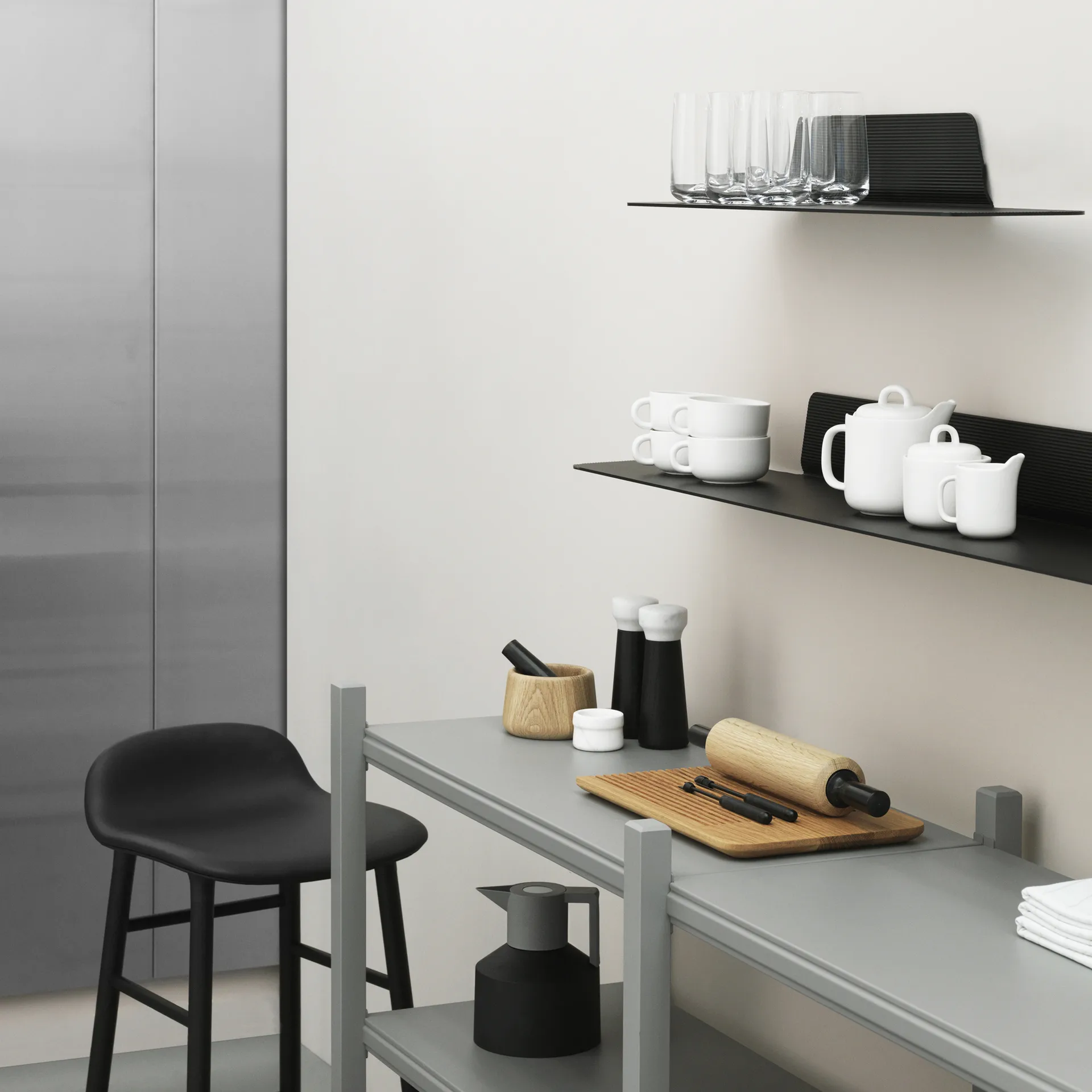 Jet hylly, Musta, alumiini, 160 cm Normann Copenhagen