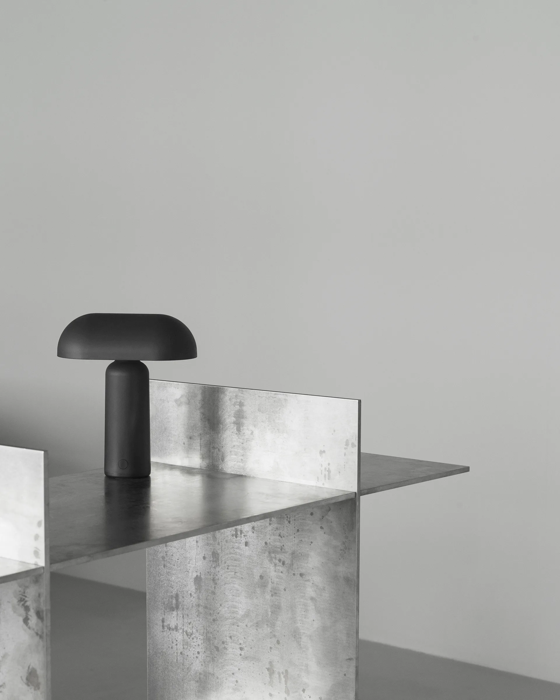 Porta pöytävalaisin, Musta Normann Copenhagen
