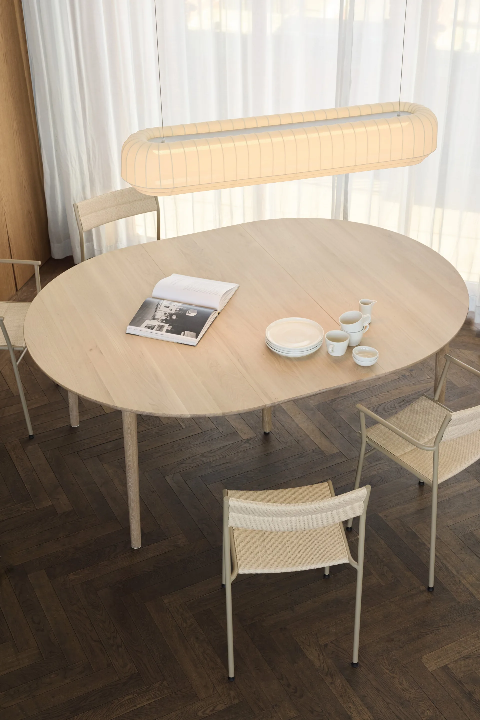 Expand ruokapöytä Ø140 cm, Vaaleahöylätty tammi Northern