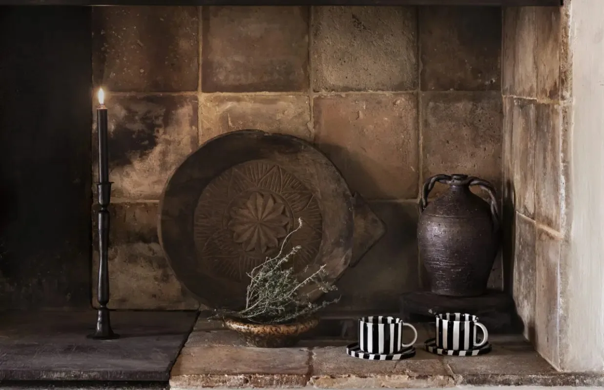 Monica kuppi ja aluslautanen 4-pakkaus - Musta Olsson & Jensen