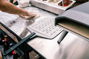 Ooni Signature -rei’itetty pizzalapio - Alumiini-pähkinäpuu, 12 - Ooni