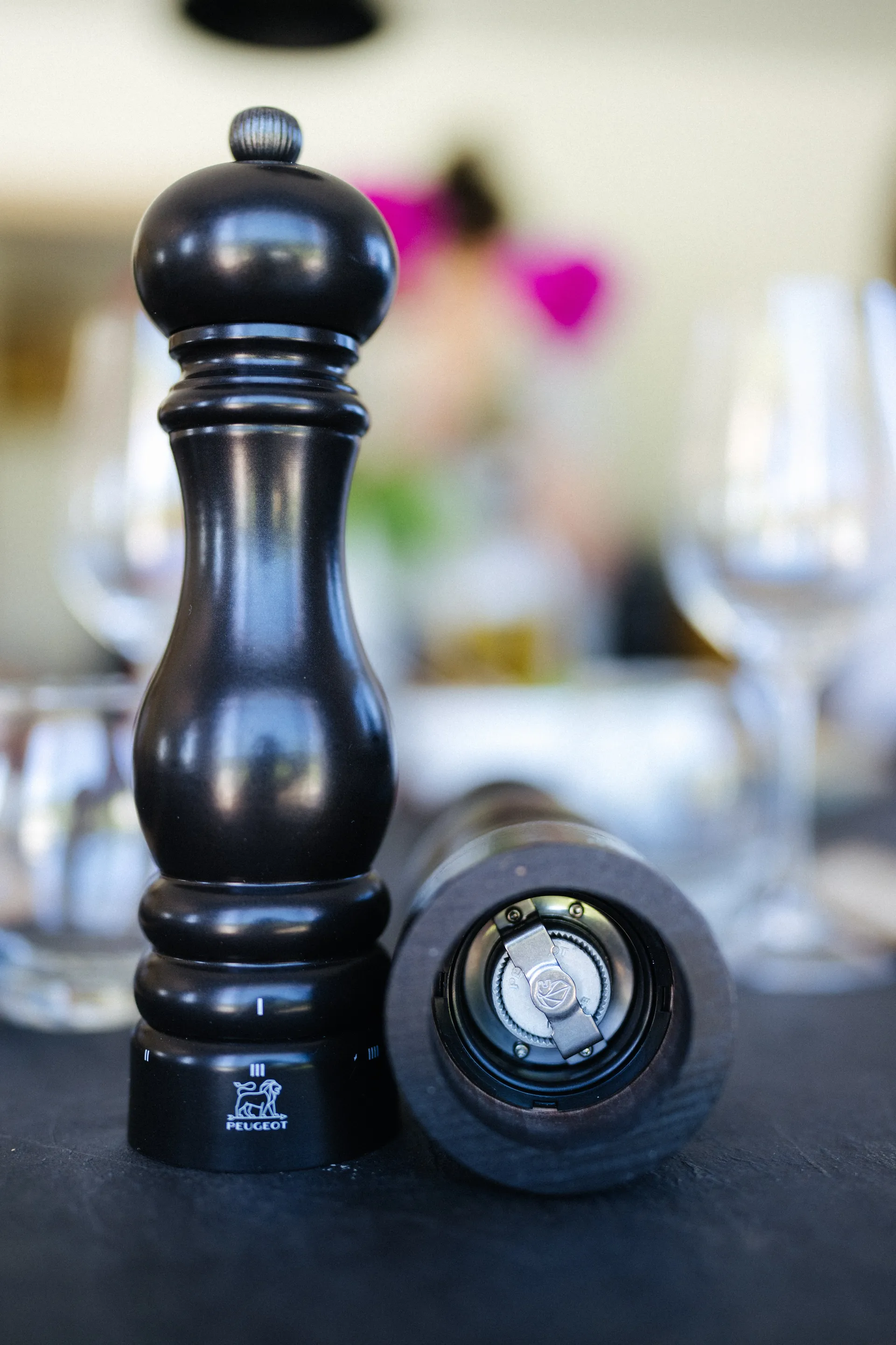 Paris u'Select -suolamylly 12 cm, Satin black Peugeot