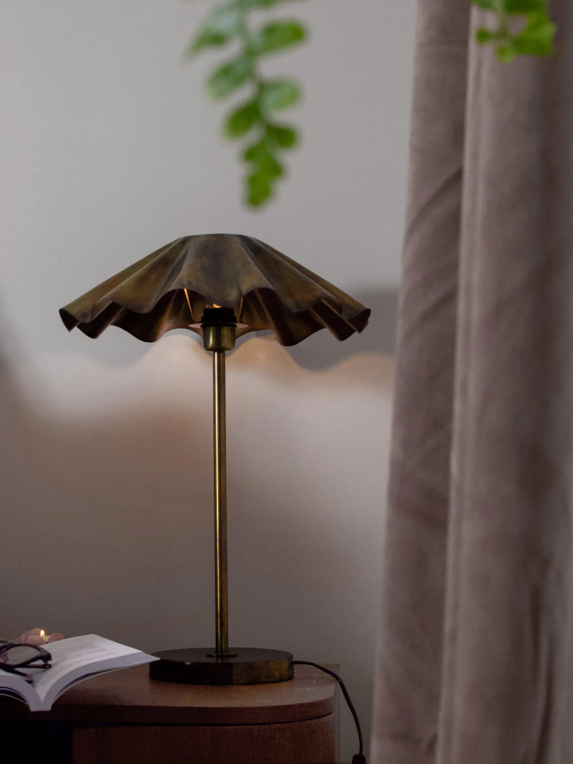 Aira pöytälamppu, Poltettu messinki, 54 cm PR Home