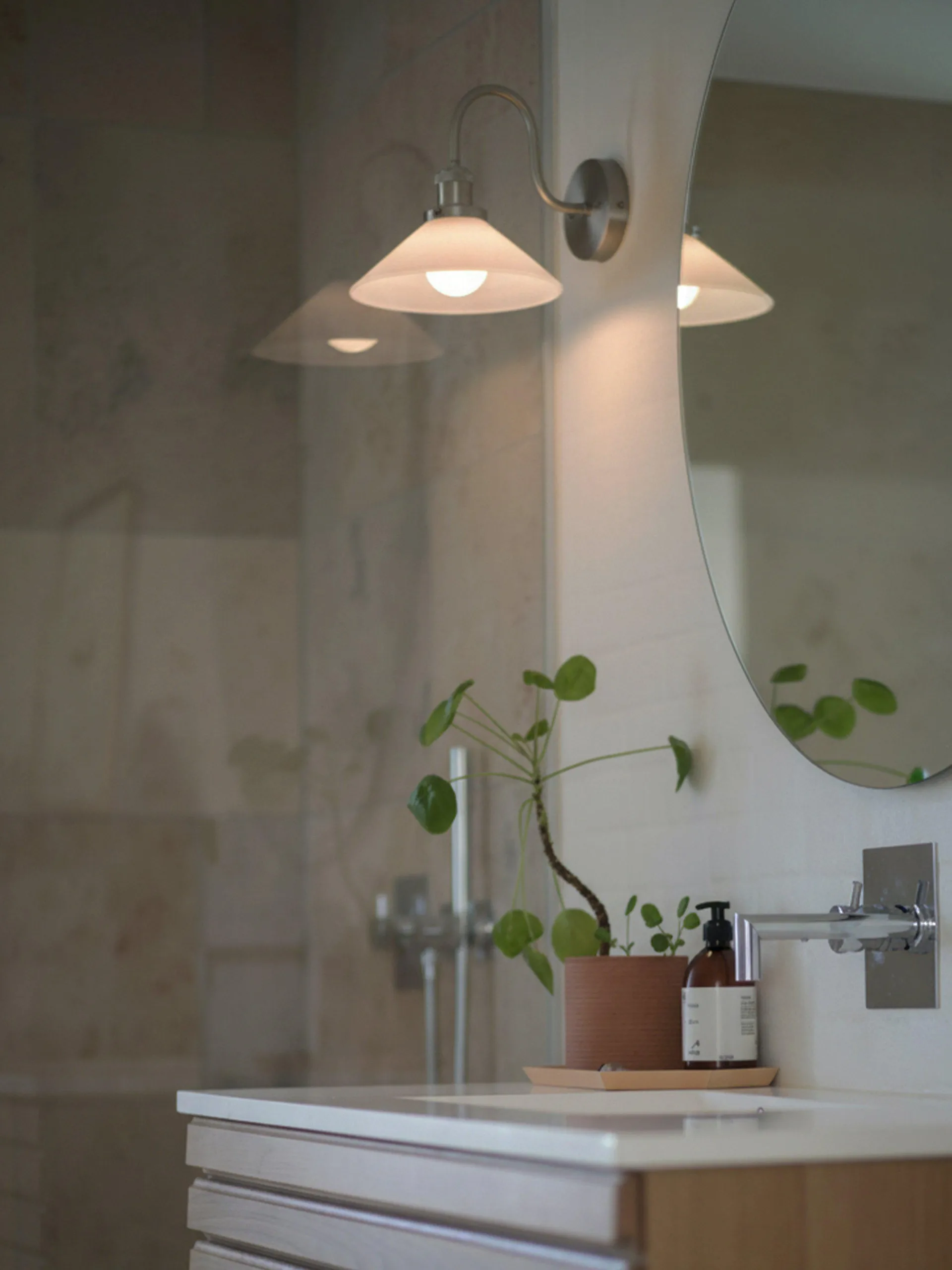 August seinälamppu, Opal krom PR Home