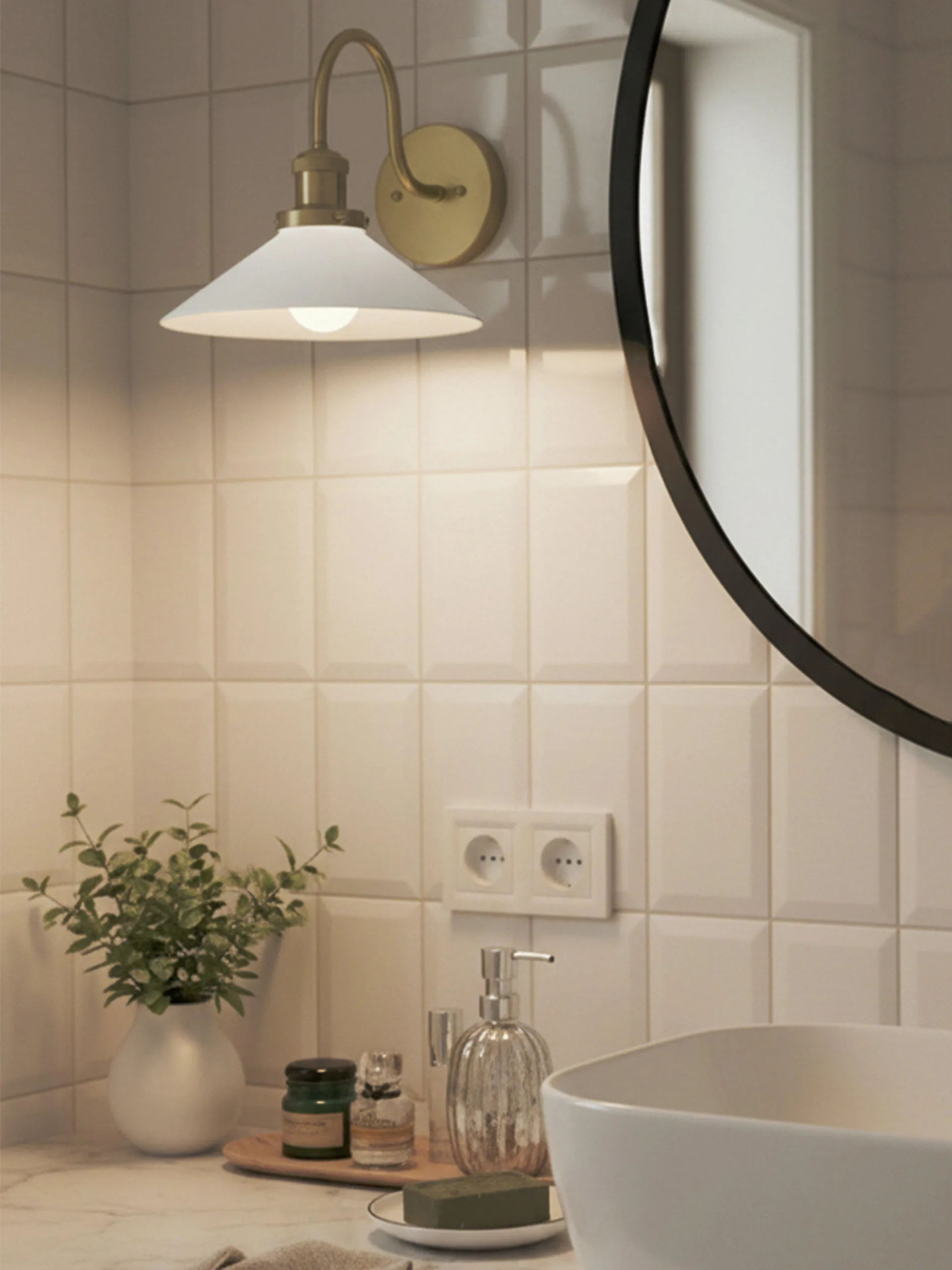 August seinälamppu, Opali-messinki PR Home