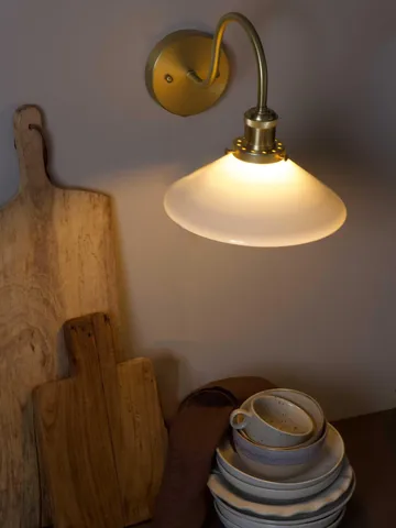 August seinälamppu - Opali-messinki - PR Home