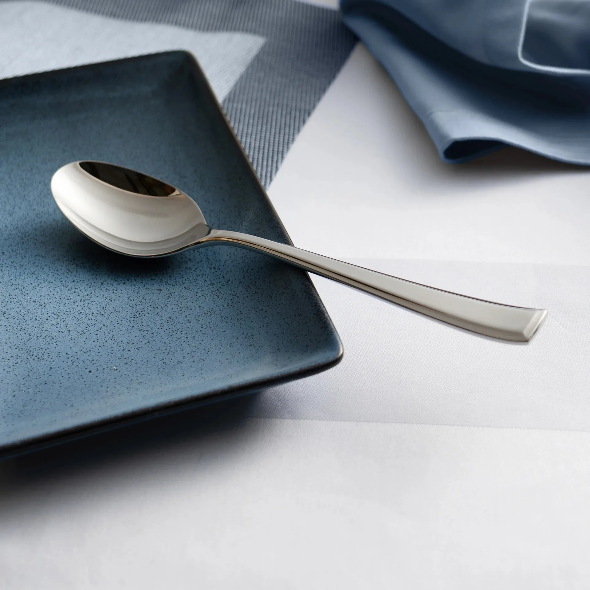 Fairford kirkas tarjoilukauha, Ruostumaton teräs, 23,4 cm Robert Welch