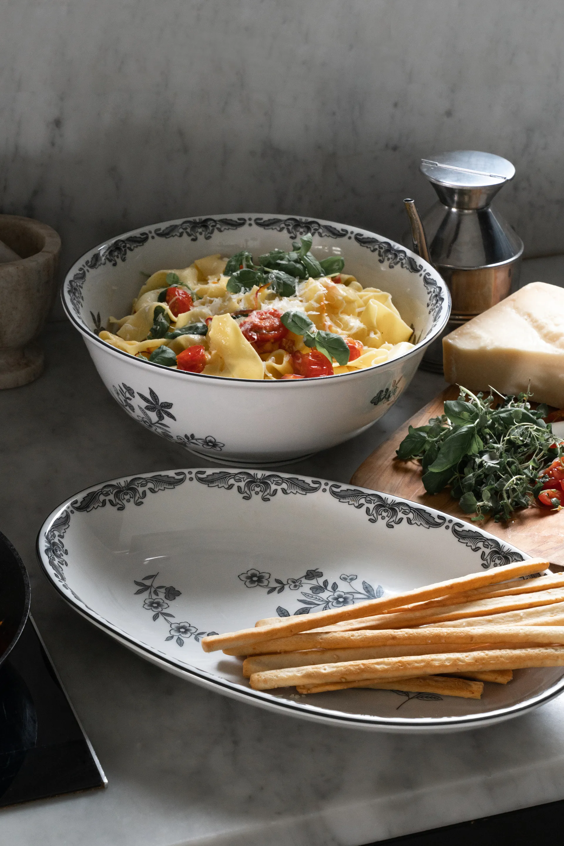 Ostindia Musta tarjoilukulho 2,4 L, Musta Rörstrand