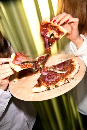 Grand Cru pizzalauta ja -leikkuri - Pyökki, Ø35 cm - Rosendahl