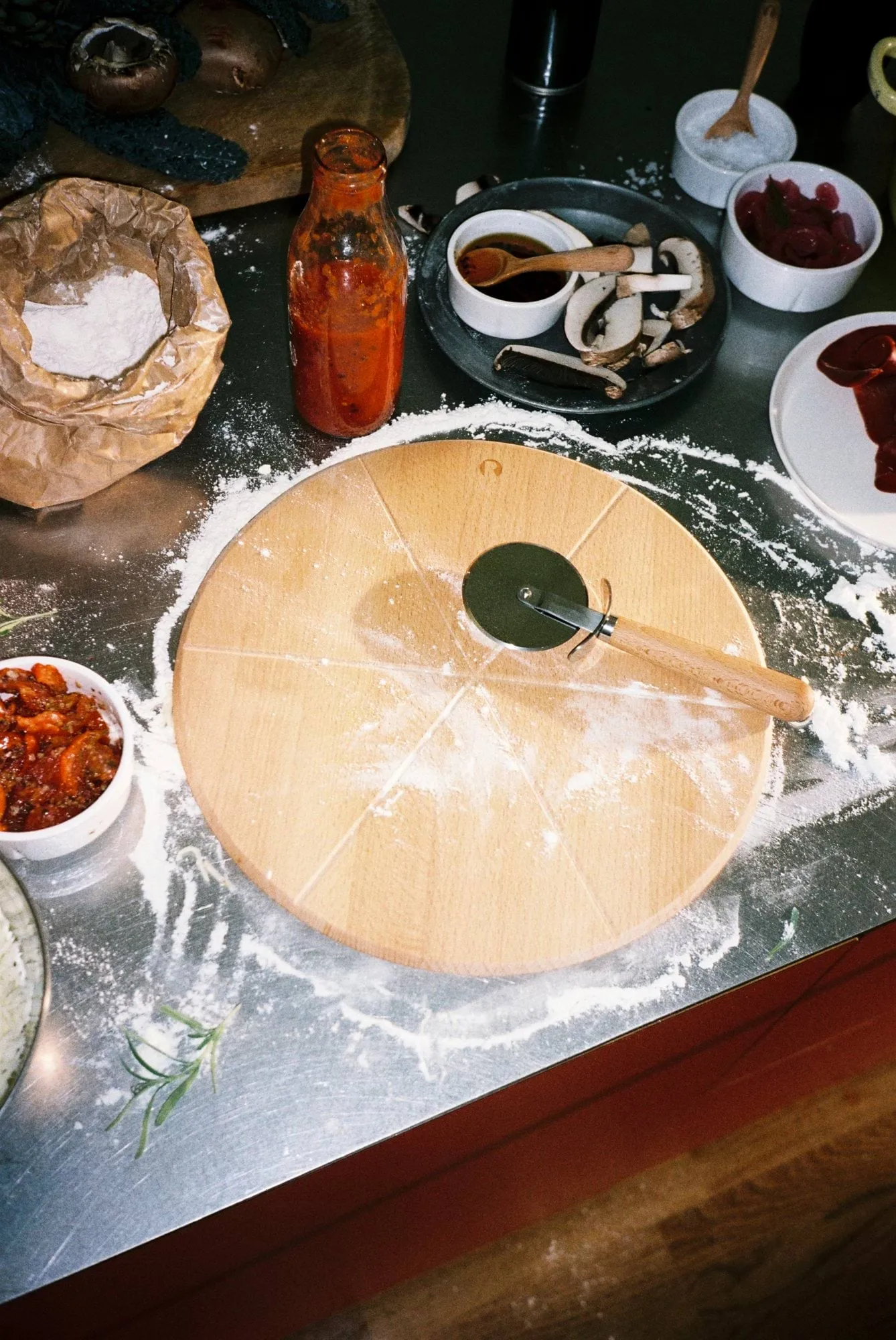 Grand Cru pizzalauta ja -leikkuri, Pyökki, Ø35 cm Rosendahl