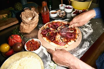 Grand Cru pizzalauta ja -leikkuri - Pyökki, Ø35 cm - Rosendahl