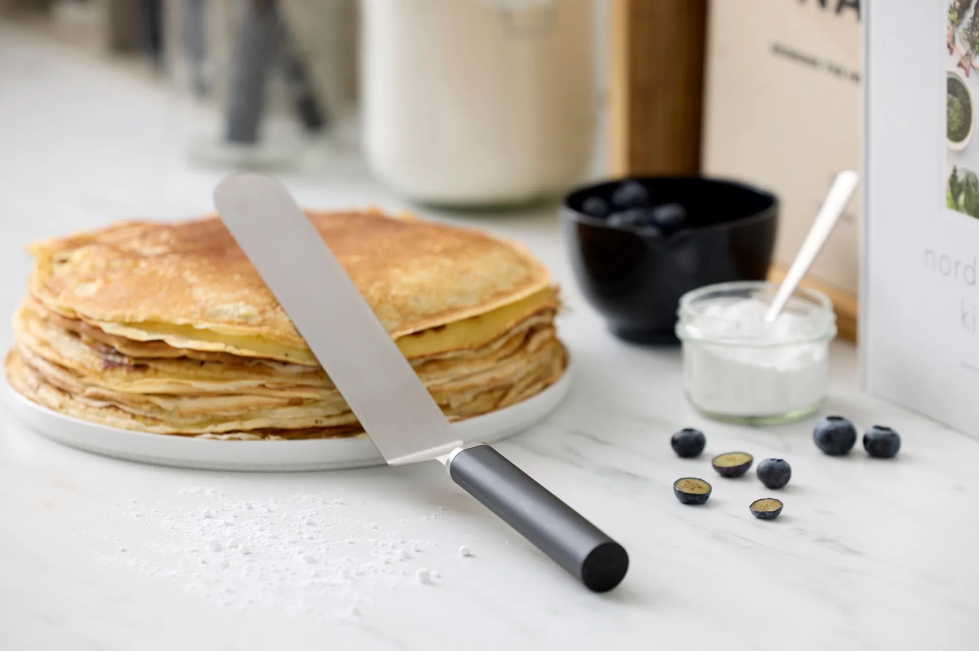 Emma palettiveitsi kapea teräs 33 cm, Musta Rosti