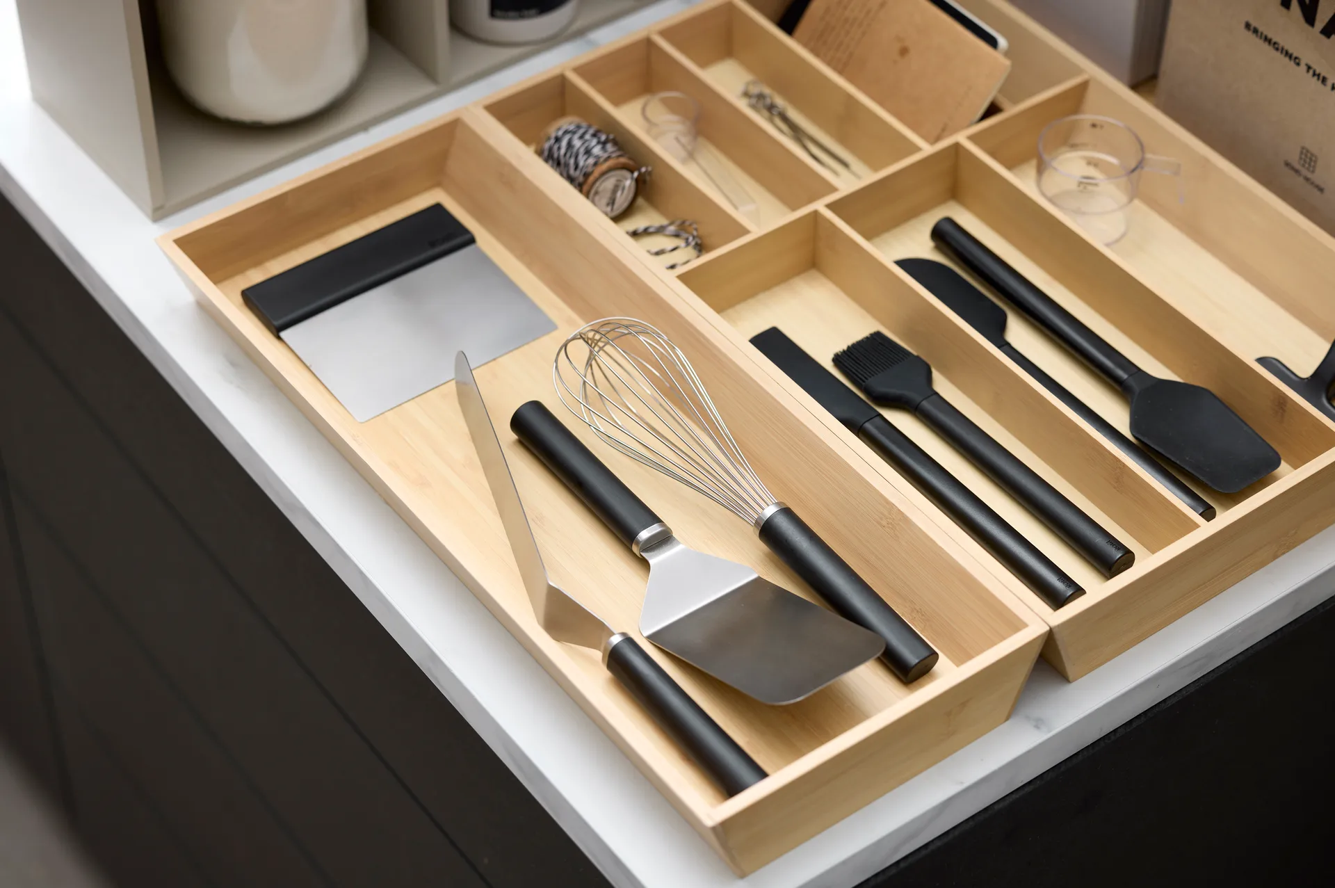 Emma palettiveitsi leveä teräs 26 cm, Musta Rosti