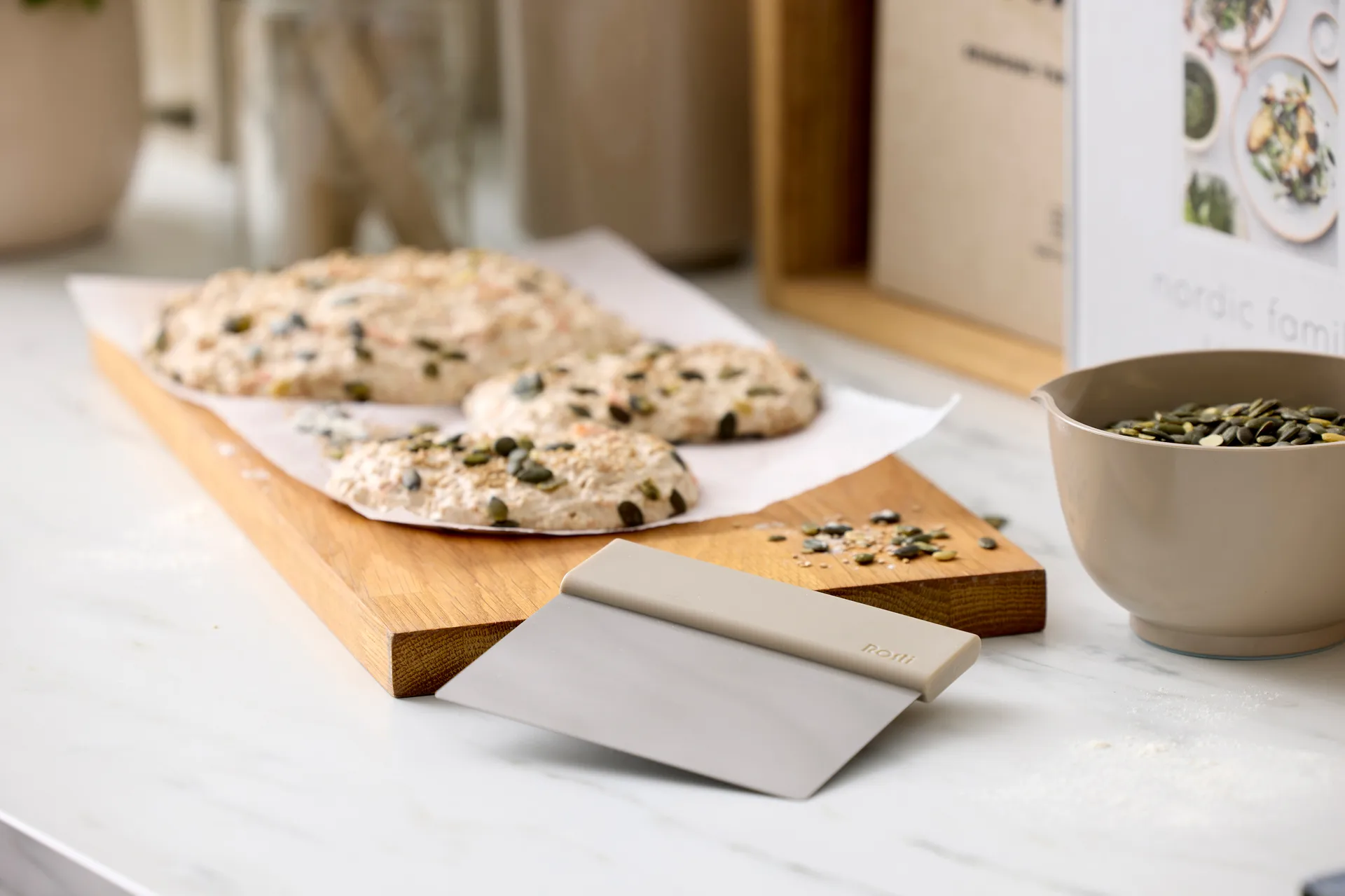 Emma taikinaskrapi teräs, Humus Rosti