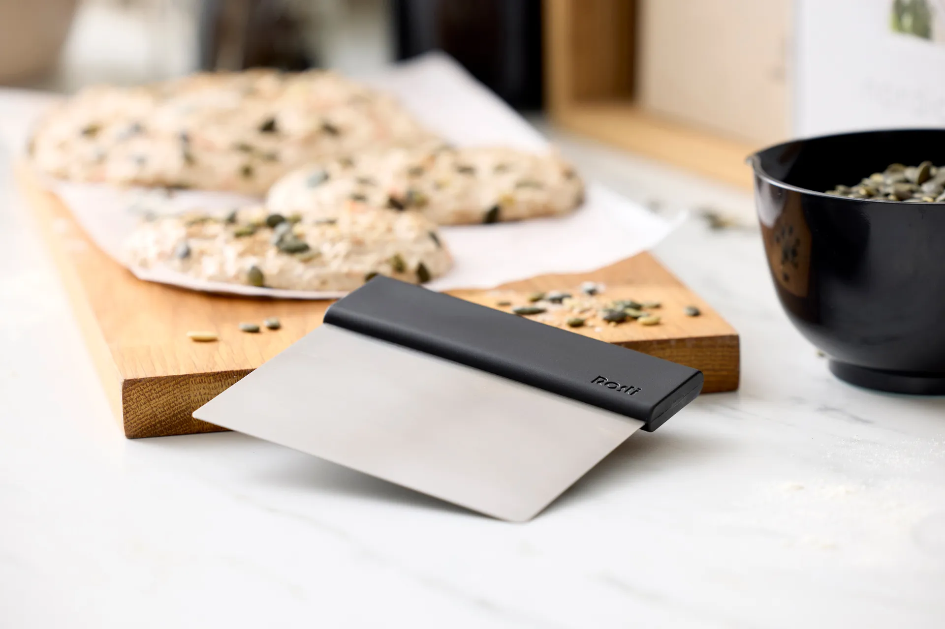 Emma taikinaskrapi teräs, Musta Rosti