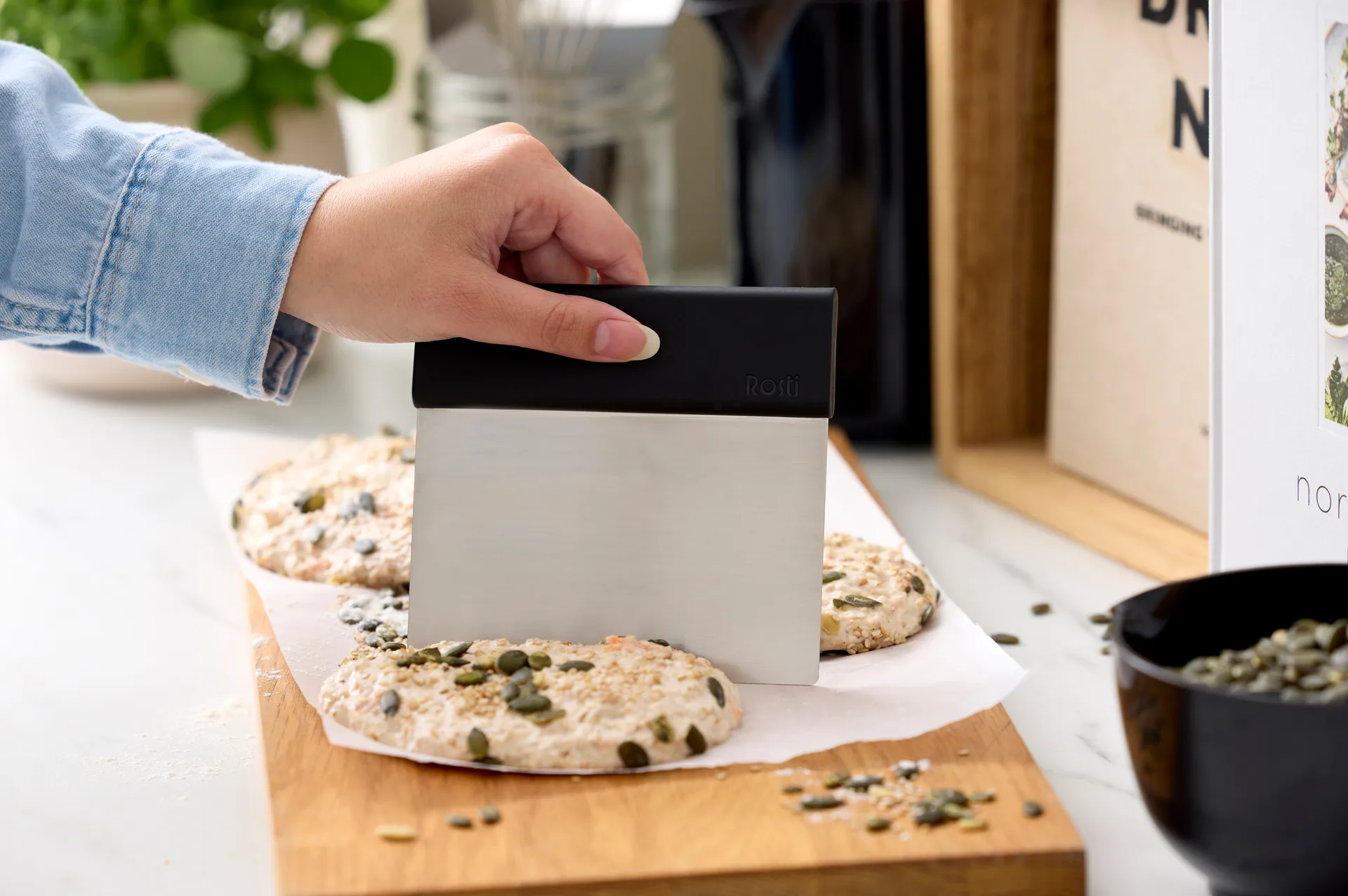 Emma taikinaskrapi teräs, Musta Rosti