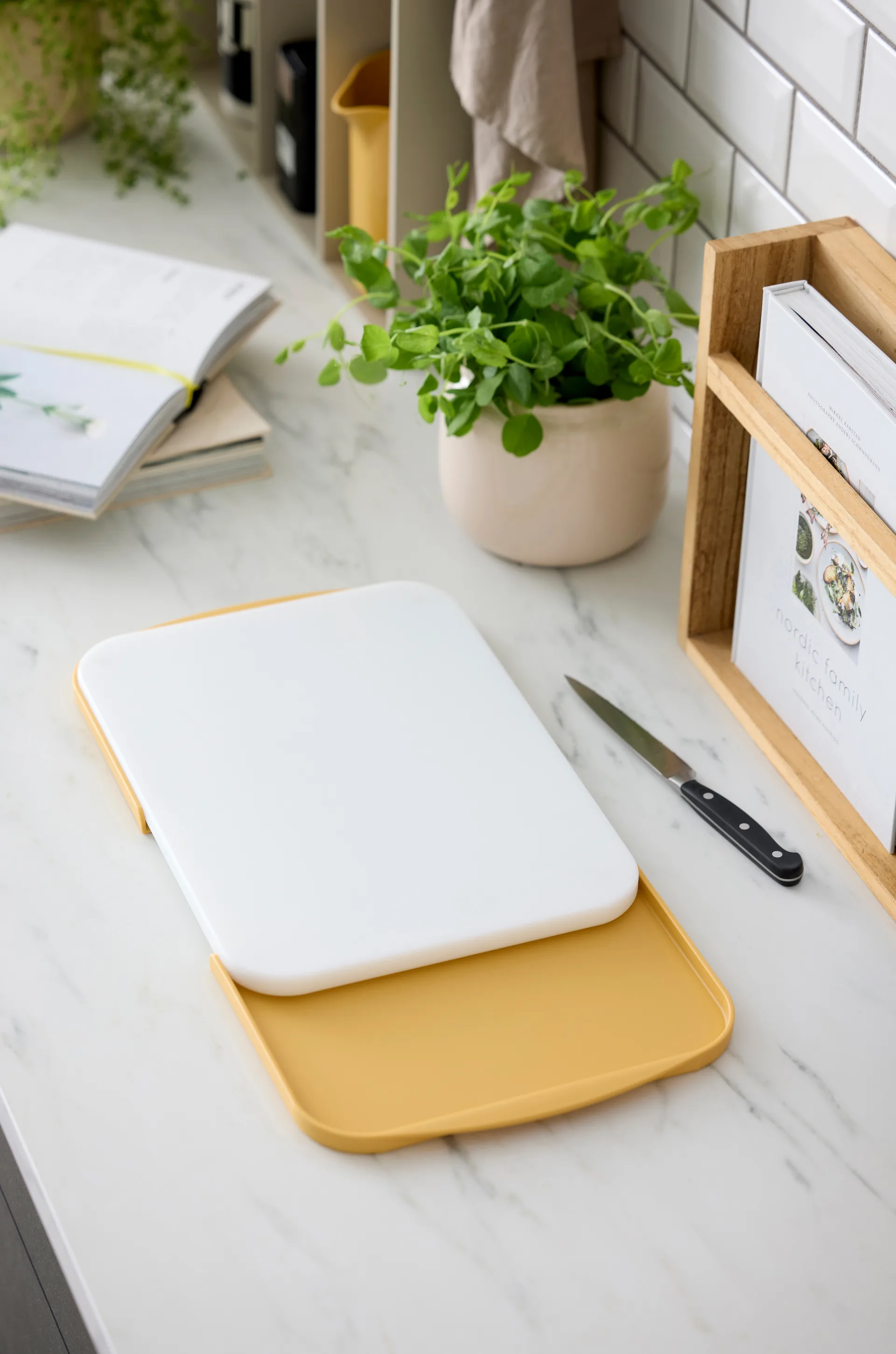 Separa-leikkuulauta tarjottimilla, Curry, 39x26 cm Rosti