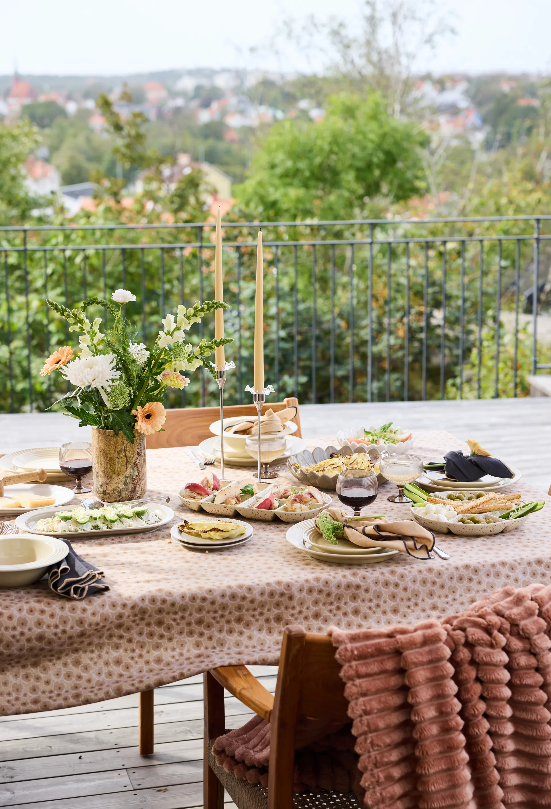 Edith pöytäliina 150x280 cm, Sekoitettu beige Sagaform